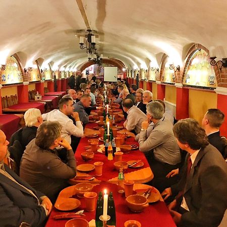 Aranykorona Hotel Miskolc Buitenkant foto