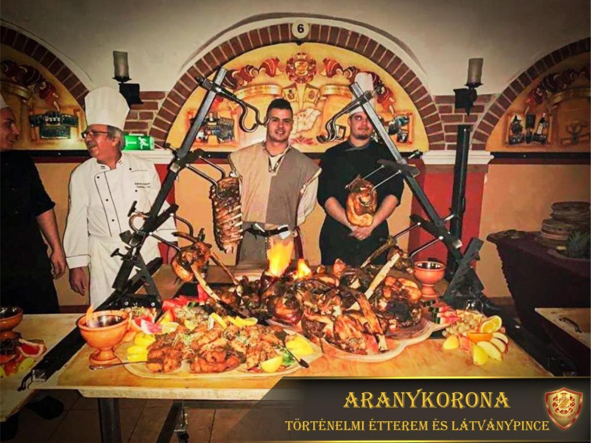 Aranykorona Hotel Miskolc Buitenkant foto