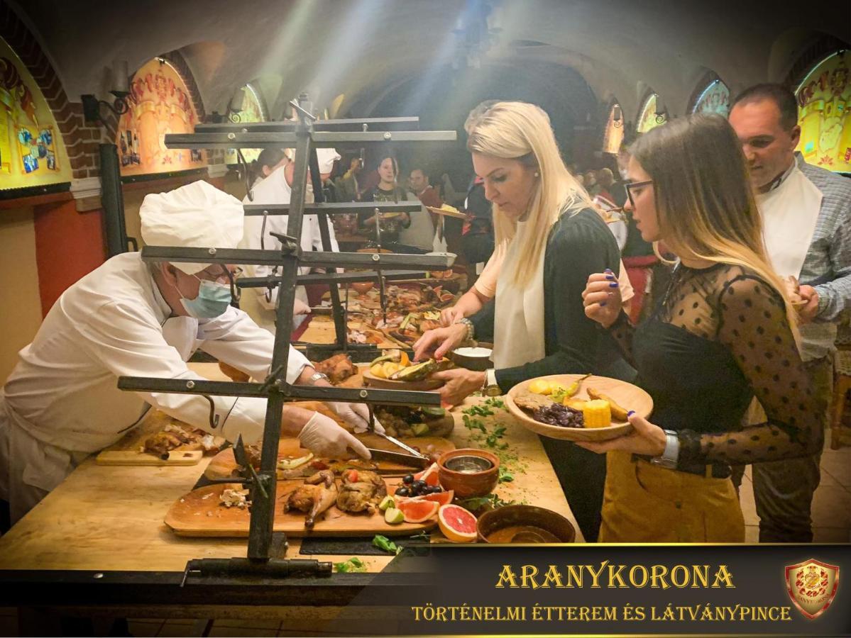 Aranykorona Hotel Miskolc Buitenkant foto