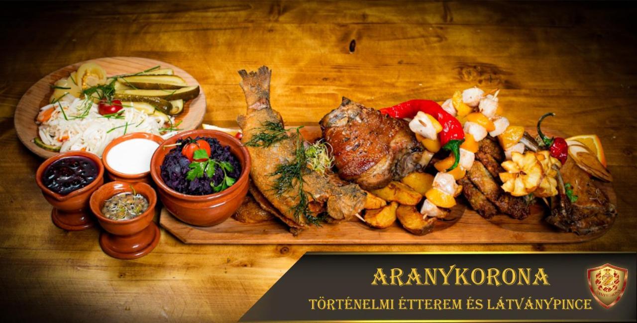 Aranykorona Hotel Miskolc Buitenkant foto