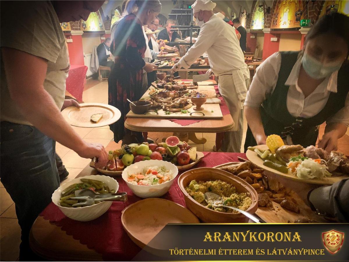 Aranykorona Hotel Miskolc Buitenkant foto