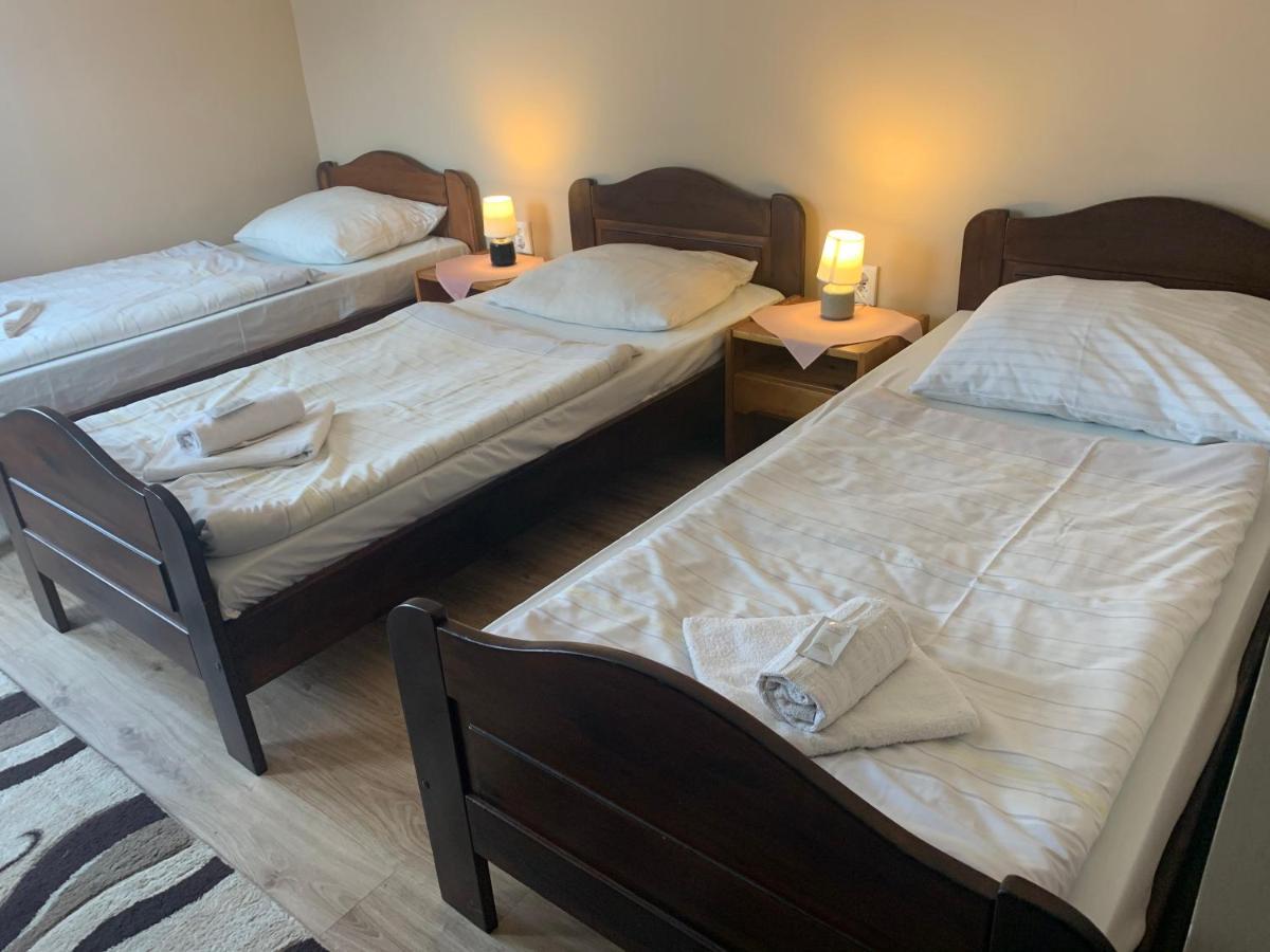 Aranykorona Hotel Miskolc Buitenkant foto