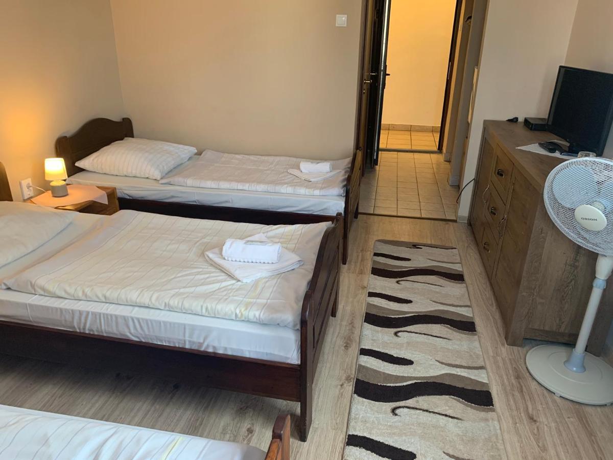 Aranykorona Hotel Miskolc Buitenkant foto