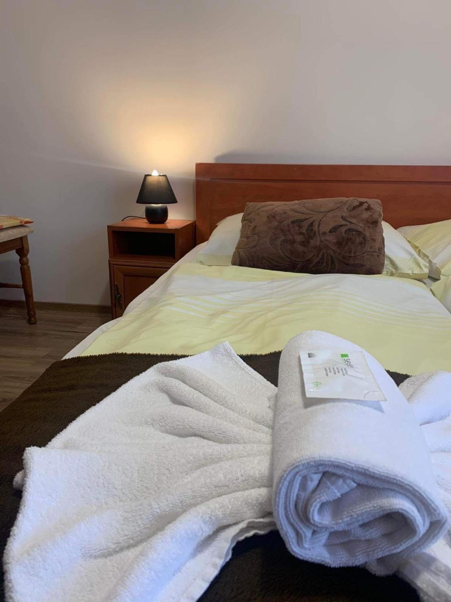 Aranykorona Hotel Miskolc Buitenkant foto