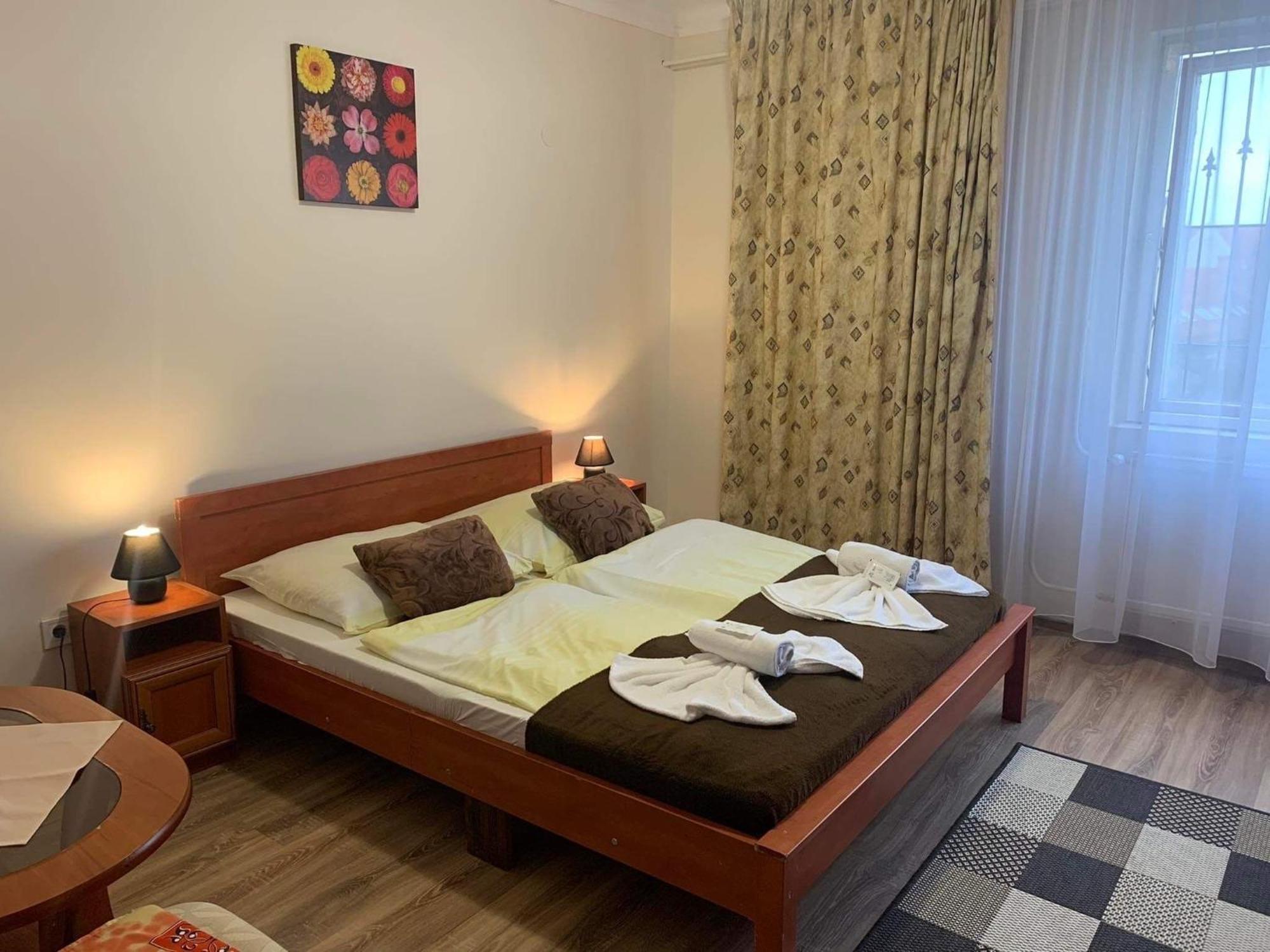 Aranykorona Hotel Miskolc Buitenkant foto