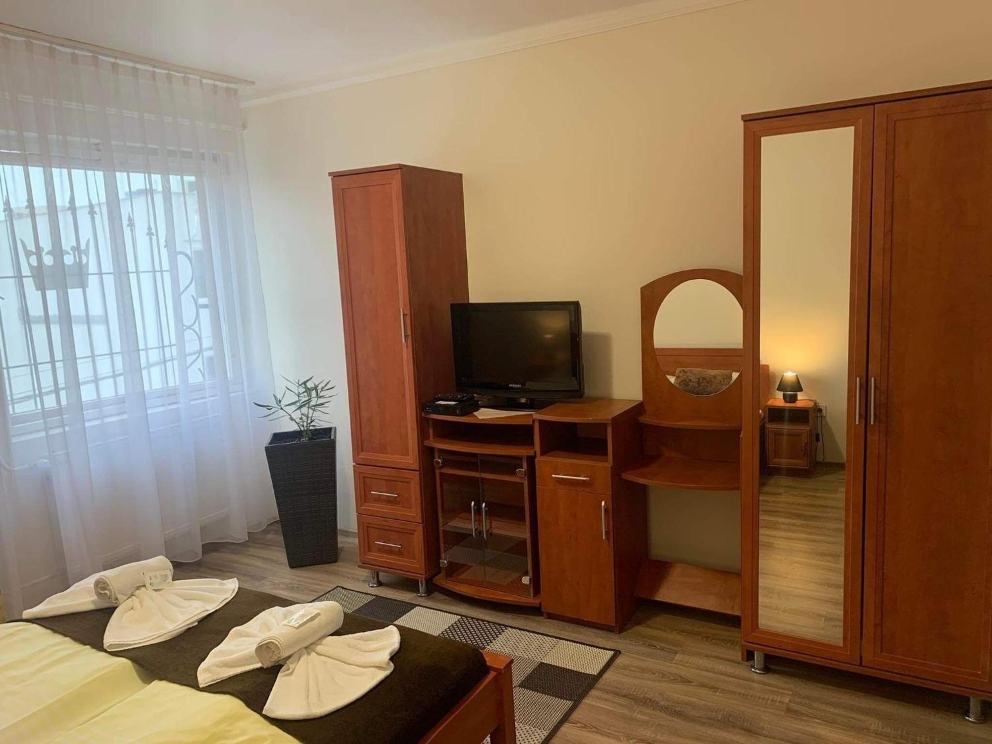 Aranykorona Hotel Miskolc Buitenkant foto