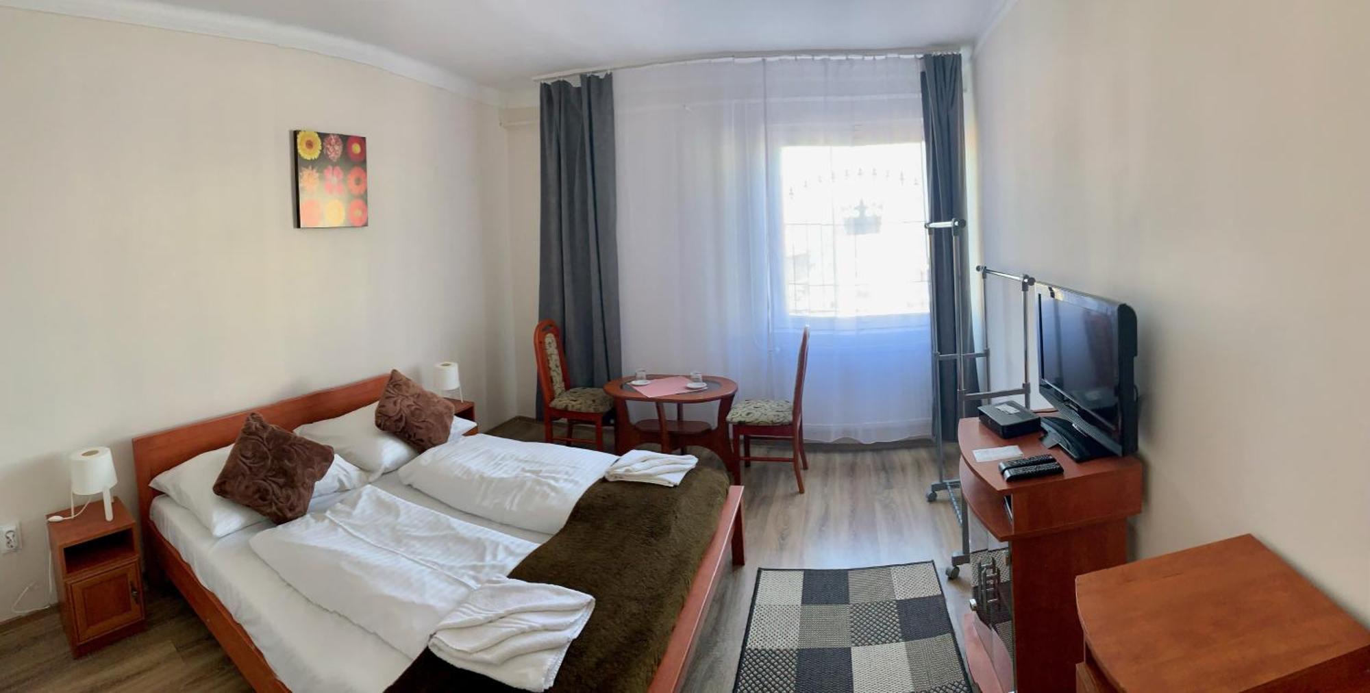 Aranykorona Hotel Miskolc Buitenkant foto
