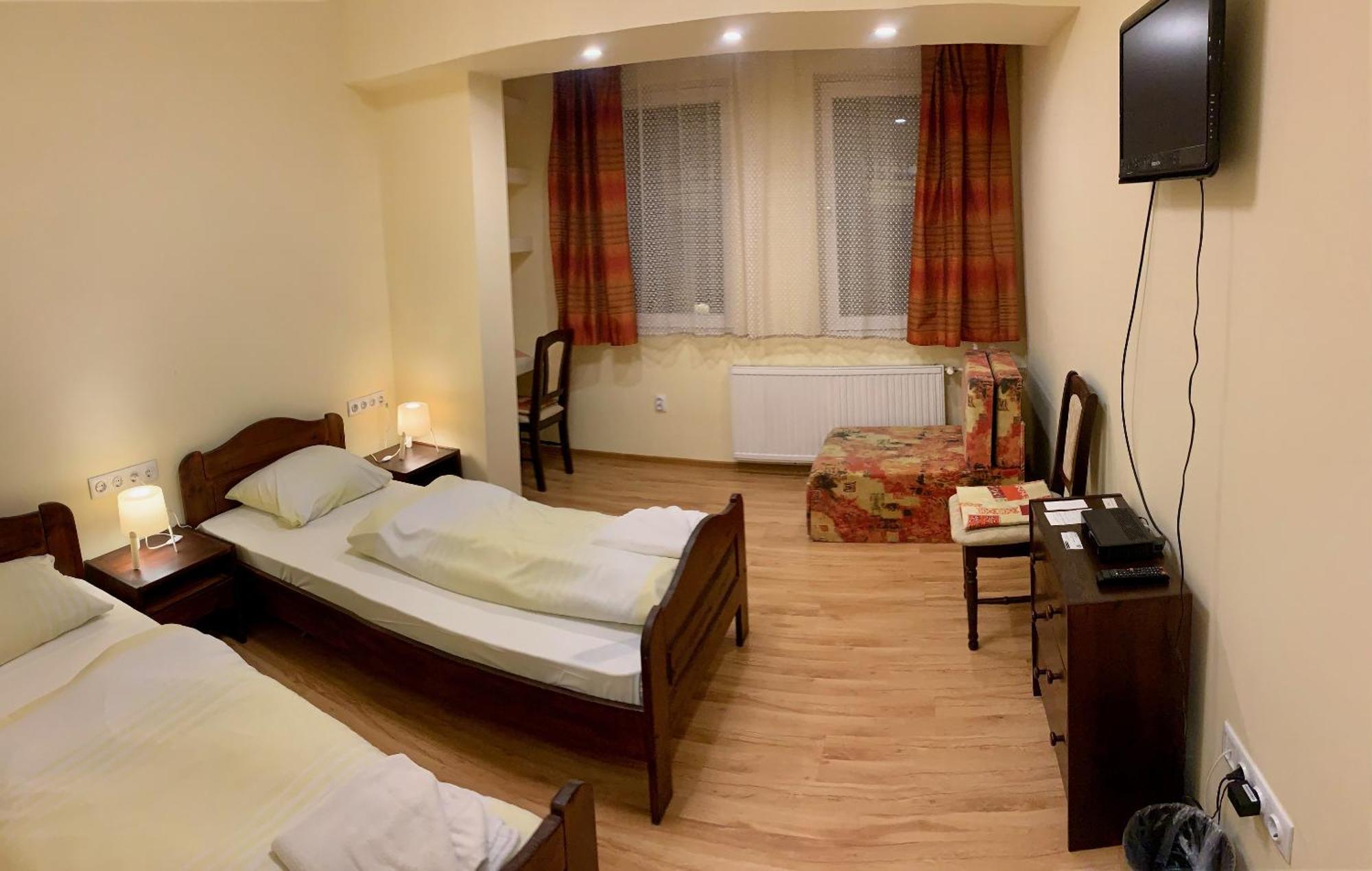 Aranykorona Hotel Miskolc Buitenkant foto