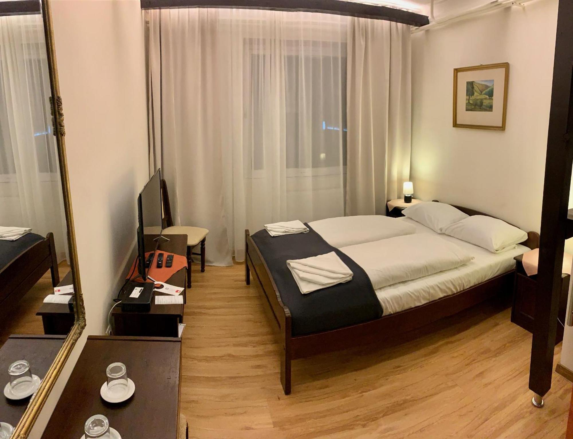 Aranykorona Hotel Miskolc Buitenkant foto
