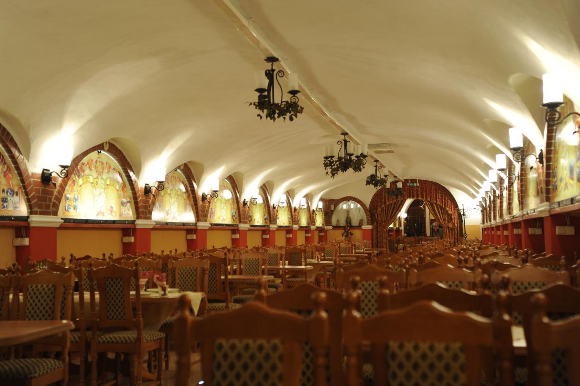 Aranykorona Hotel Miskolc Buitenkant foto