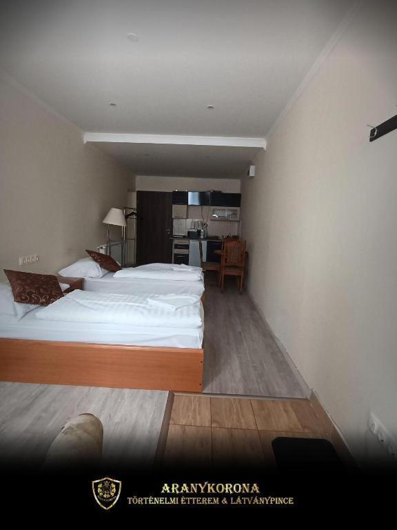Aranykorona Hotel Miskolc Buitenkant foto