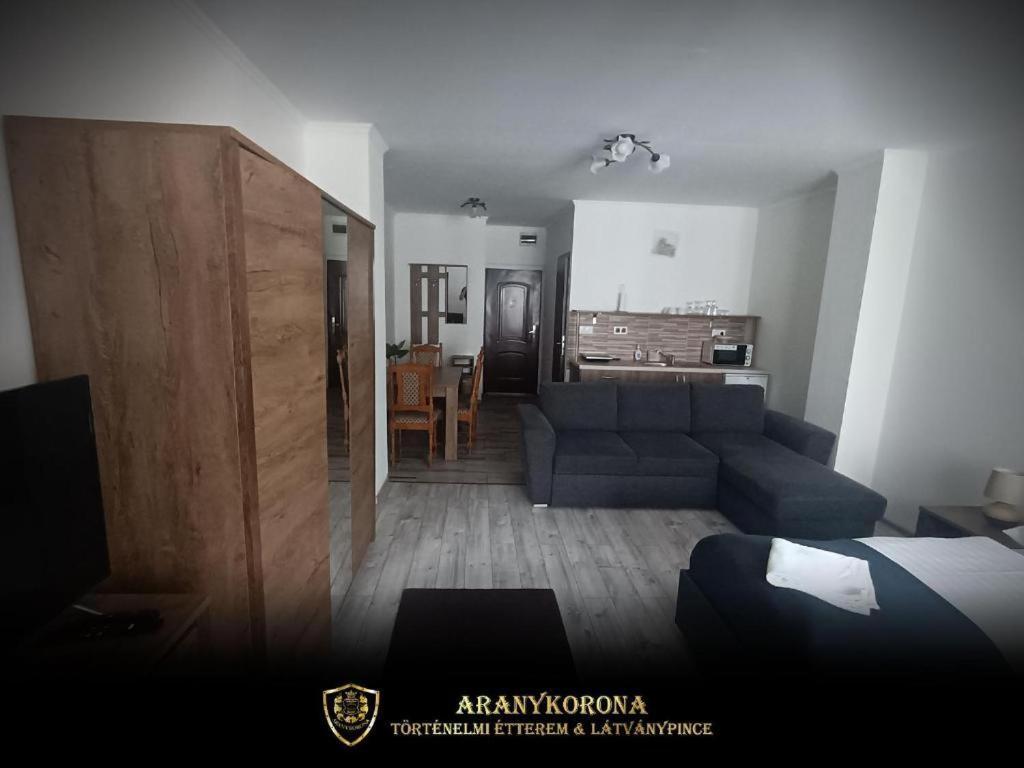 Aranykorona Hotel Miskolc Buitenkant foto