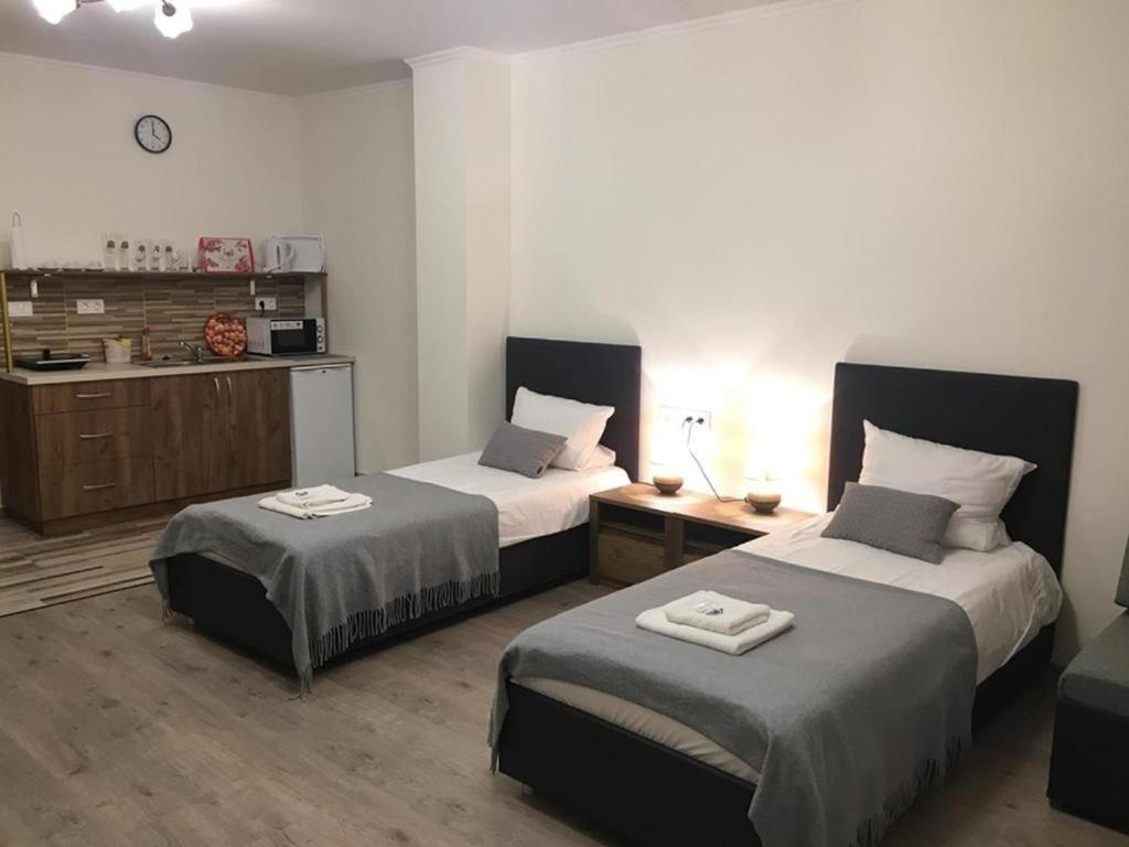 Aranykorona Hotel Miskolc Buitenkant foto