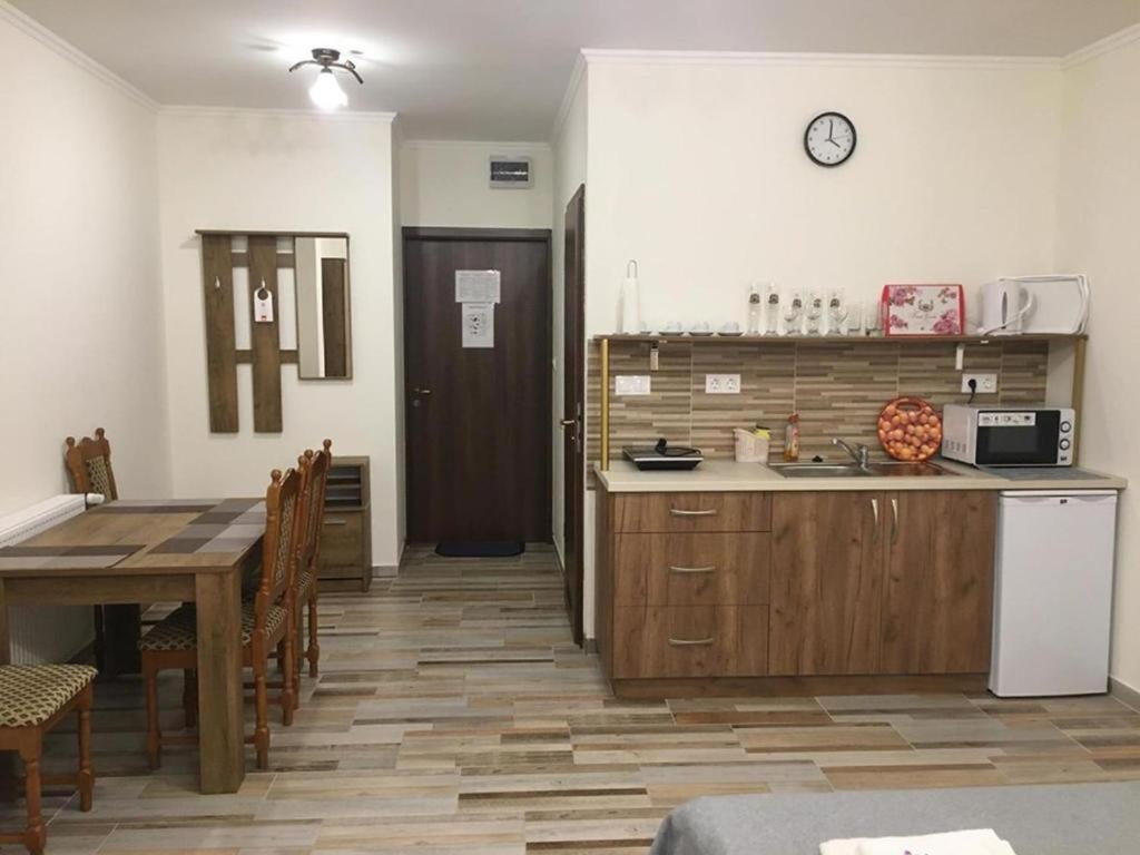 Aranykorona Hotel Miskolc Buitenkant foto